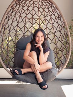 Larissa Manoela feet photo thumbnail