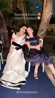 Larissa Manoela feet photo thumbnail