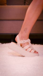 Larissa Manoela feet photo 3