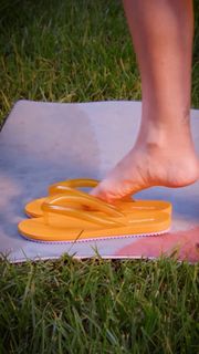 Larissa Manoela feet photo 12
