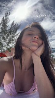 Larissa Manoela feet photo 1