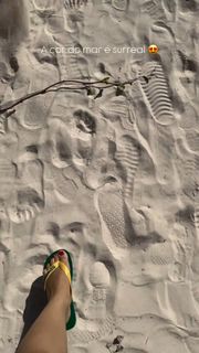 Larissa Manoela feet photo 12