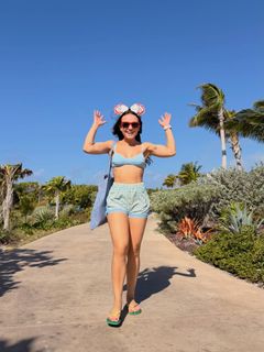Larissa Manoela feet photo 5