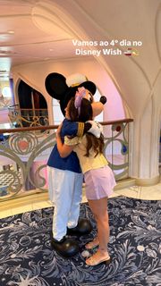 Larissa Manoela feet photo 1