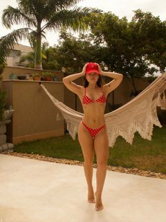 Larissa Manoela feet photo 3