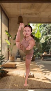 Larissa Manoela feet photo 1