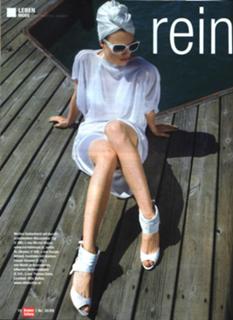 Larissa Marolt feet photo thumbnail