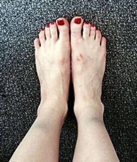 Larissa Marolt feet photo thumbnail