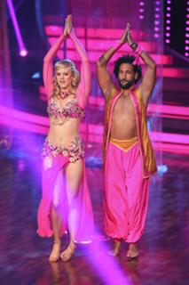 Larissa Marolt feet photo thumbnail