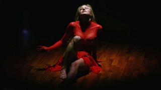 Larissa Marolt feet photo thumbnail