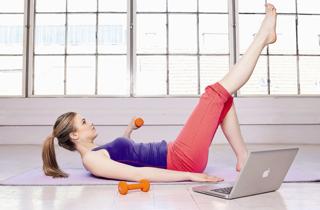 Larissa Marolt feet photo thumbnail