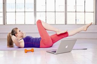 Larissa Marolt feet photo thumbnail