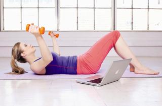 Larissa Marolt feet photo thumbnail