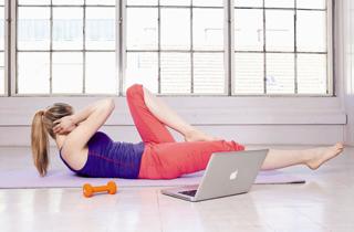 Larissa Marolt feet photo thumbnail