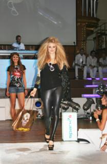 Larissa Marolt feet photo thumbnail