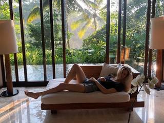 Larissa Marolt feet photo thumbnail