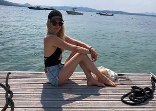 Larissa Marolt feet photo thumbnail