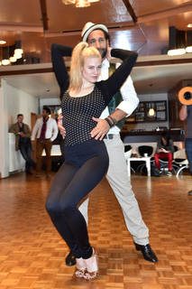 Larissa Marolt feet photo thumbnail