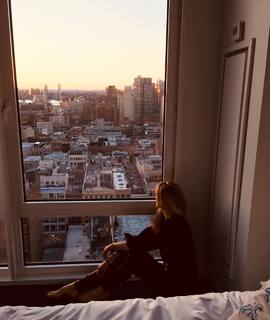 Larissa Marolt feet photo thumbnail