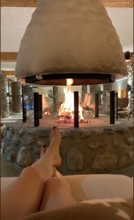 Larissa Marolt feet photo thumbnail