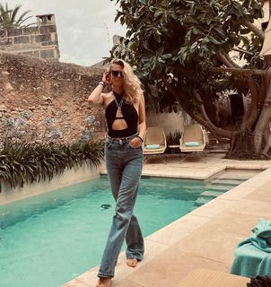 Larissa Marolt feet photo thumbnail