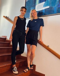 Larissa Marolt feet photo thumbnail