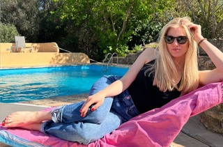Larissa Marolt feet photo thumbnail