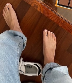 Larissa Marolt feet photo thumbnail