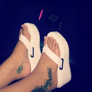 Larissa Riquelme feet photo thumbnail