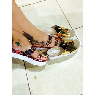 Larissa Riquelme feet photo thumbnail