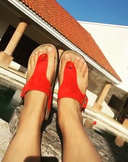 Larissa Riquelme feet photo thumbnail
