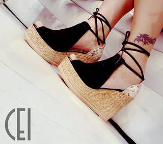 Larissa Riquelme feet photo thumbnail