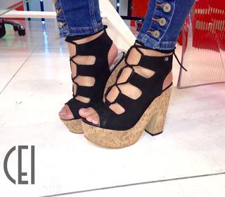 Larissa Riquelme feet photo thumbnail