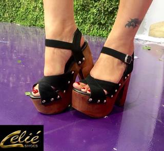 Larissa Riquelme feet photo thumbnail