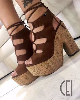 Larissa Riquelme feet photo thumbnail