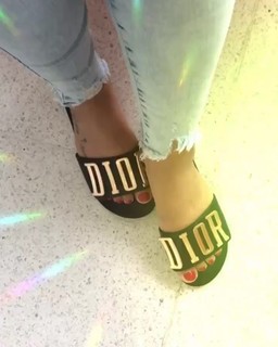 Larissa Riquelme feet photo thumbnail