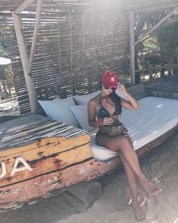 Larissa Santos feet photo thumbnail