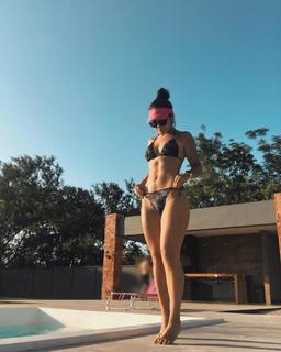 Larissa Santos feet photo thumbnail