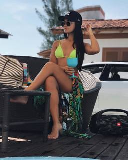 Larissa Santos feet photo thumbnail