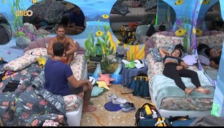 Larissa Santos feet photo thumbnail