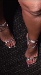 Larissa Santos feet photo thumbnail