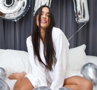 Larissa Santos feet photo thumbnail