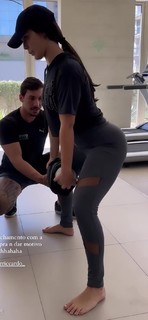 Larissa Santos feet photo thumbnail
