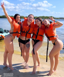 Larissa Santos feet photo thumbnail