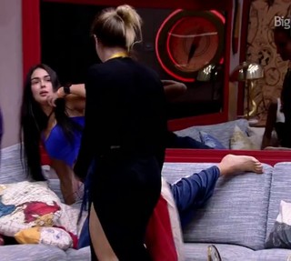 Larissa Santos feet photo thumbnail