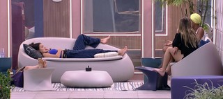 Larissa Santos feet photo thumbnail