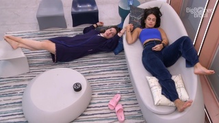 Larissa Santos feet photo thumbnail