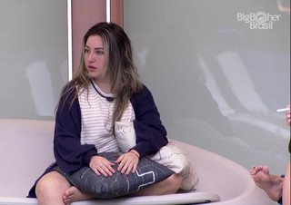 Larissa Santos feet photo thumbnail