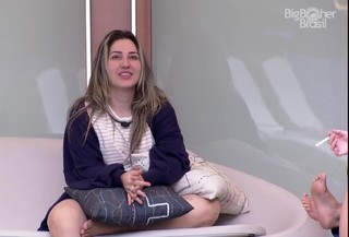 Larissa Santos feet photo thumbnail