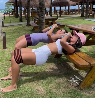 Larissa Santos feet photo thumbnail